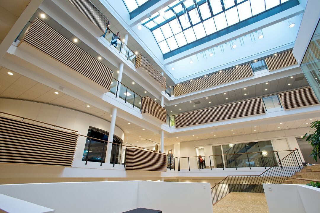 Web_Desktop-2020_ISS_HQ Office_09