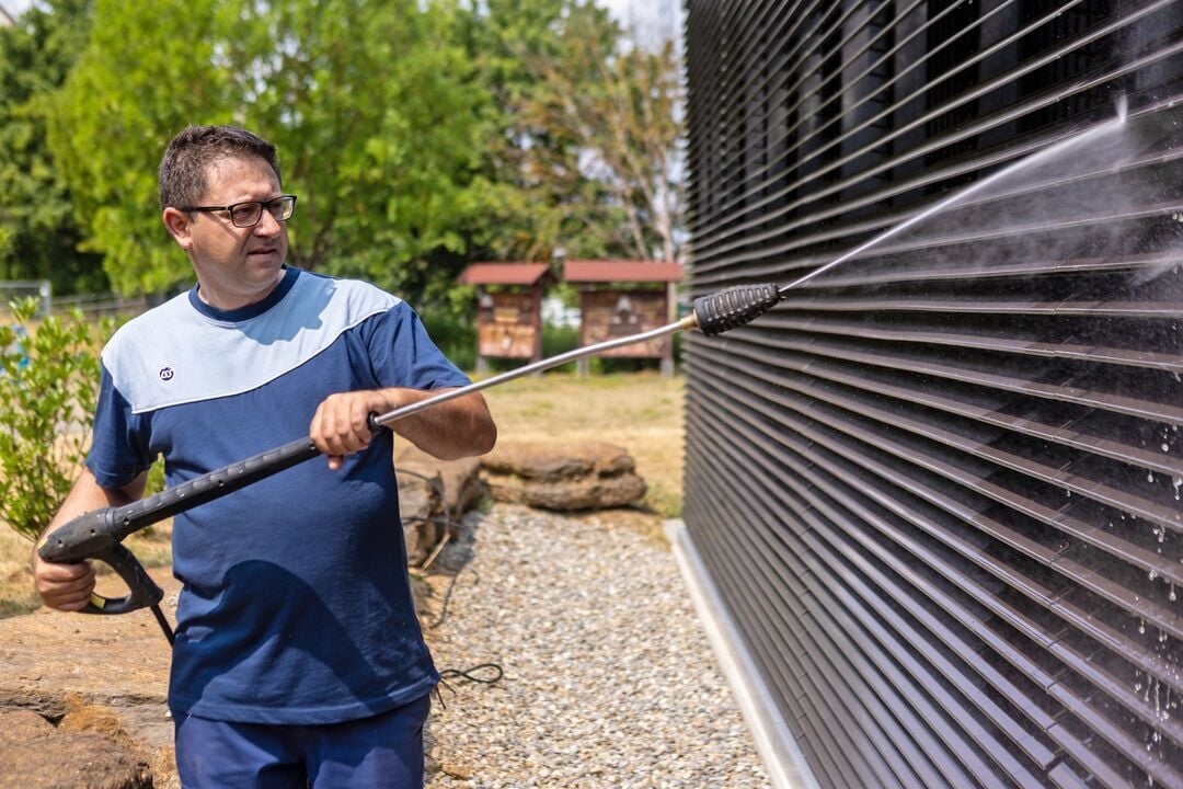 Web_Desktop-DE_Cleaning Services_2023