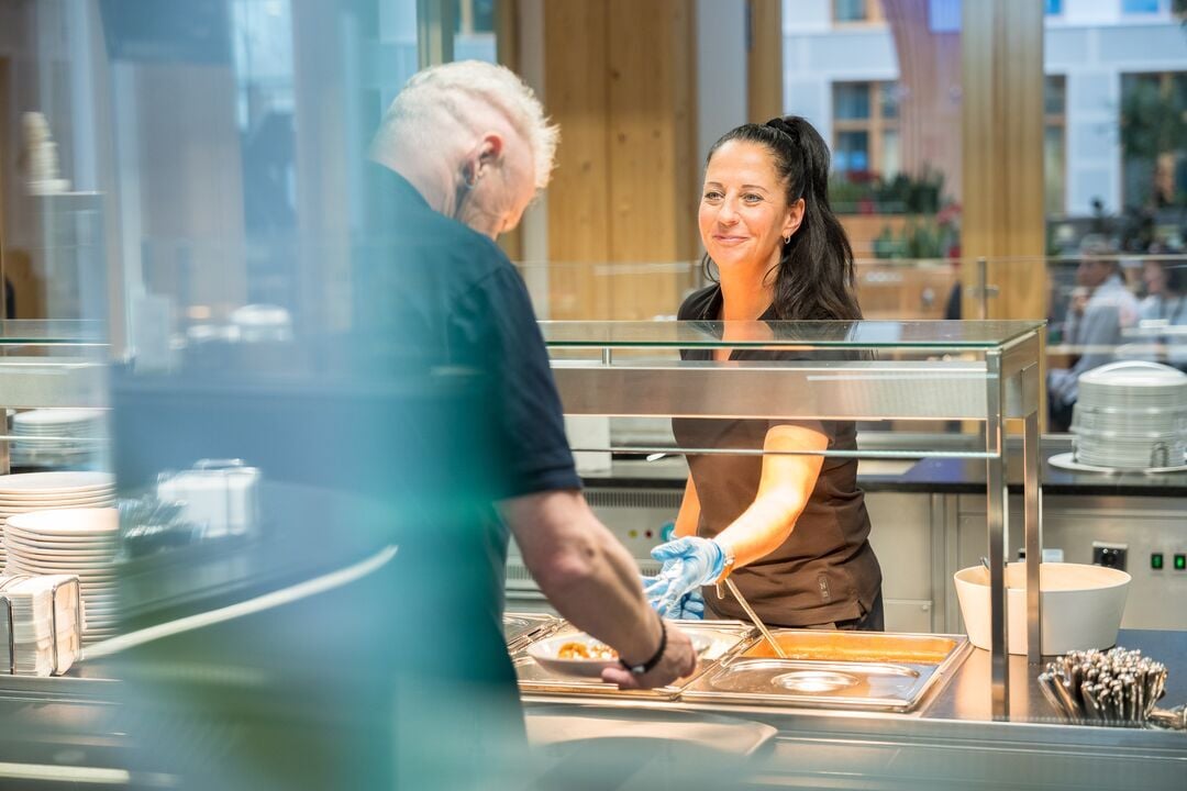 Web_Desktop-DE_ISS_Services_Food