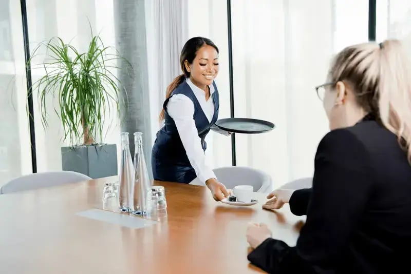 webimage-CH_2019_Service-Button_Reception_-1_068-4245