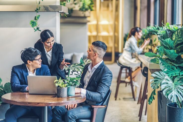 Web_Mobile-AdobeStock_433388834