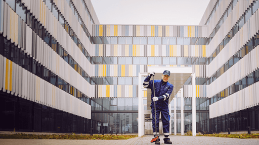 DE_01_AussenanlagepflegeGrauflächenreinigung_ISS_FI_2017_Outotec_Facility-Management_01